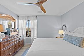 Beachfront Cedar Key Retreat w/ Pool Access!