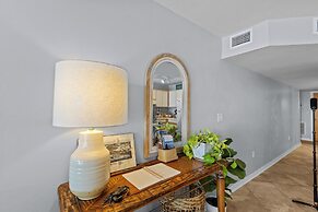 Beachfront Cedar Key Retreat w/ Pool Access!