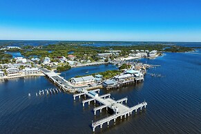 Walkable Beachfront Retreat on Cedar Key!