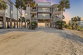 Walkable Beachfront Retreat on Cedar Key!