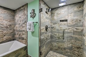 Gulf View Destin Condo With Resort Pool & Spa!