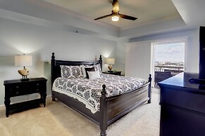 Beachfront Destin Condo w/ Pool & Harbor View!