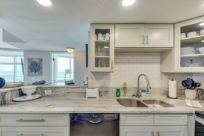 Beautiful Daytona Beach Shores Condo w/ Hot Tub!