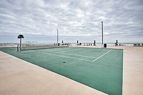 Beautiful Daytona Beach Shores Condo w/ Hot Tub!