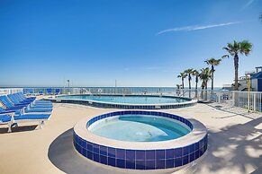 Beautiful Daytona Beach Shores Condo w/ Hot Tub!