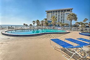 Beautiful Daytona Beach Shores Condo w/ Hot Tub!