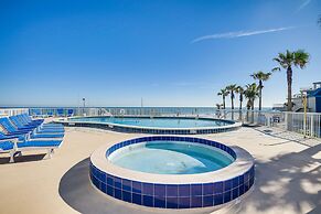 Beautiful Daytona Beach Shores Condo w/ Hot Tub!