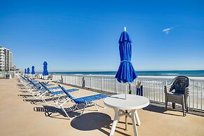 Beautiful Daytona Beach Shores Condo w/ Hot Tub!