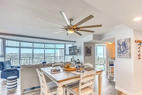 Beautiful Daytona Beach Shores Condo w/ Hot Tub!