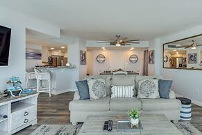 Beautiful Daytona Beach Shores Condo w/ Hot Tub!