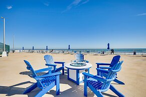 Beautiful Daytona Beach Shores Condo w/ Hot Tub!