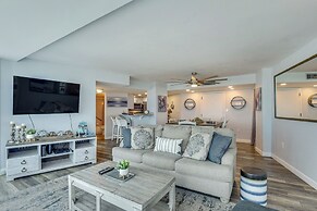 Beautiful Daytona Beach Shores Condo w/ Hot Tub!