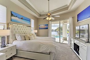 Canalfront Pool & Hot Tub: Home in Cape Coral