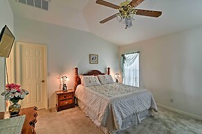 Bright Spring Hill Home: 5 Mi to Weeki Wachee Park