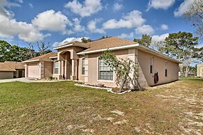 Bright Spring Hill Home: 5 Mi to Weeki Wachee Park