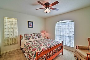Bright Spring Hill Home: 5 Mi to Weeki Wachee Park