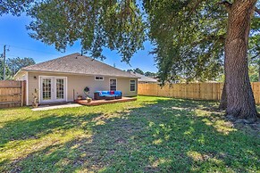 Bright Pensacola Home w/ Yard ~ 6 Mi to Beach