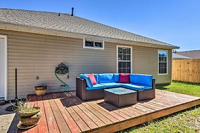 Bright Pensacola Home w/ Yard ~ 6 Mi to Beach
