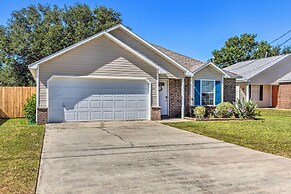 Bright Pensacola Home w/ Yard ~ 6 Mi to Beach