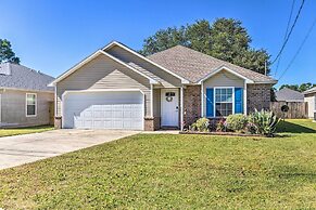 Bright Pensacola Home w/ Yard ~ 6 Mi to Beach