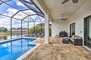 Private Pool: Canalfront Home in Cape Coral