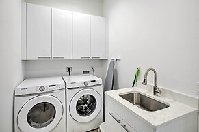 Private Pool: Canalfront Home in Cape Coral