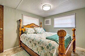 Cabin w/ Fire Pit, Walk to Steinhatchee River!