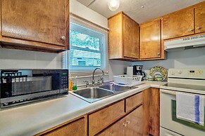 Cabin w/ Fire Pit, Walk to Steinhatchee River!