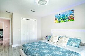 Outdoor Entertainment Oasis: Cape Coral Home