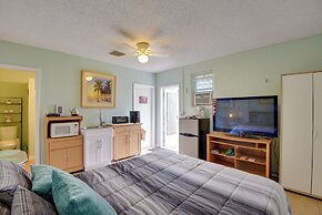 Convenient Sarasota Studio w/ Lush Backyard!