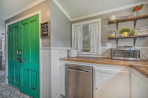 Charming Mt Dora Home w/ Shared Patio & Yard!