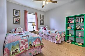 Charming Kissimmee Retreat w/ Pool & Lanai!