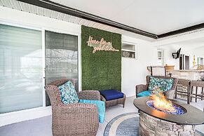 Chic Cape Coral Oasis w/ Pool: 5 Mi to Beach!