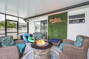 Chic Cape Coral Oasis w/ Pool: 5 Mi to Beach!