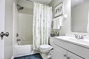 Charming Tallahassee Townhouse ~ 3 Mi to Fsu!