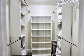 Charming Tallahassee Townhouse ~ 3 Mi to Fsu!