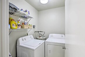 Charming Tallahassee Townhouse ~ 3 Mi to Fsu!