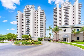 Luxury Condo w/ Huge Private Balcony on Lake Bryan