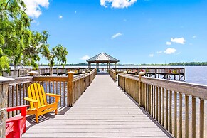 Luxury Condo w/ Huge Private Balcony on Lake Bryan