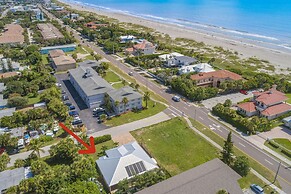 Chic Cocoa Beach Oasis w/ Pool - Steps to Shore!