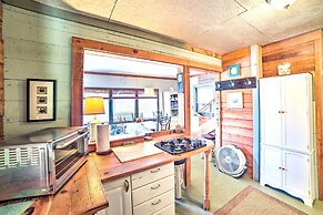 Coastal Perry Cottage ~ 2 Mi to Boat Ramp!