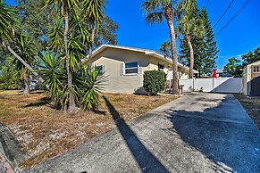 Comfy Dunedin Escape: 1 Block to Main Street!