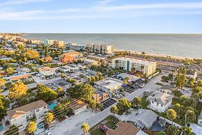 2 Conjoined Units - Steps From Madeira Beach!