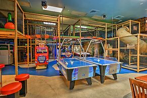 9 Mi to Disney: Resort Townhome w/ Private Patio!