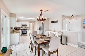 Screened Porch: Waterfront Home in Deltona!
