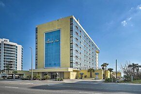 Daytona Beach Studio w/ Pool + Ocean Access!