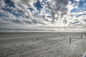 Daytona Beach Studio w/ Pool + Ocean Access!