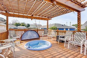 Pet-friendly PCB Home w/ Hot Tub, Near Beaches!