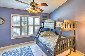 Fort Myers Coastal Retreat: Lanai w/ Pool!