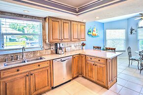 Fort Myers Coastal Retreat: Lanai w/ Pool!